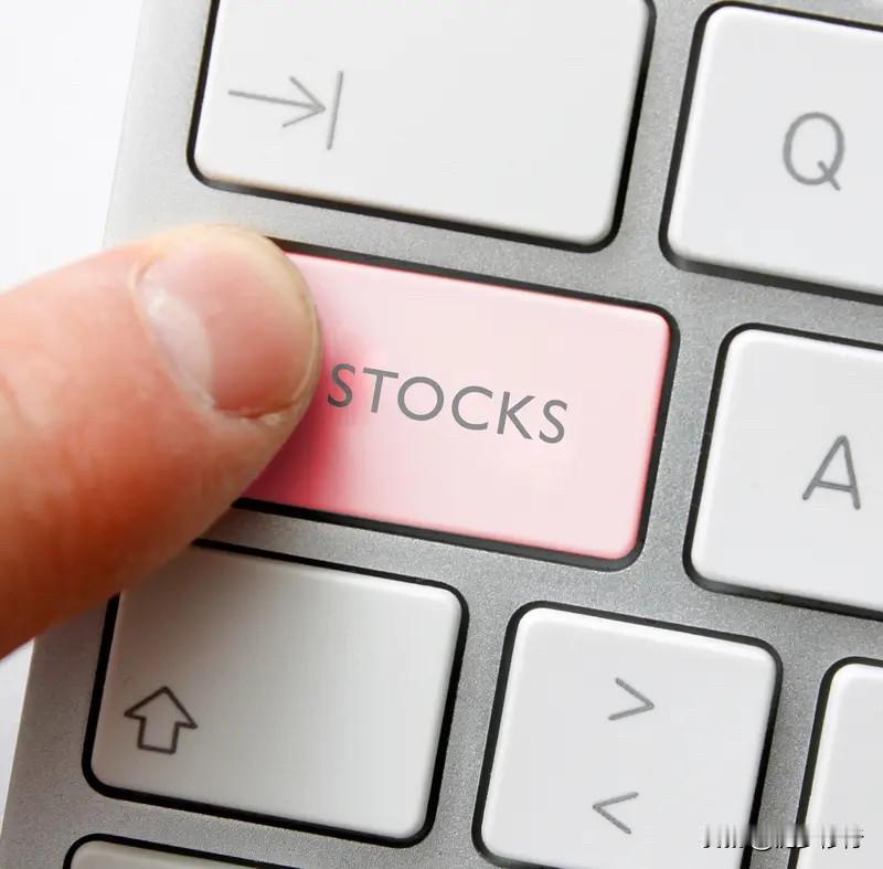 马年开工首日，三大指数全线收红，超4000家上涨，两市成交额突破2.2万亿，量能