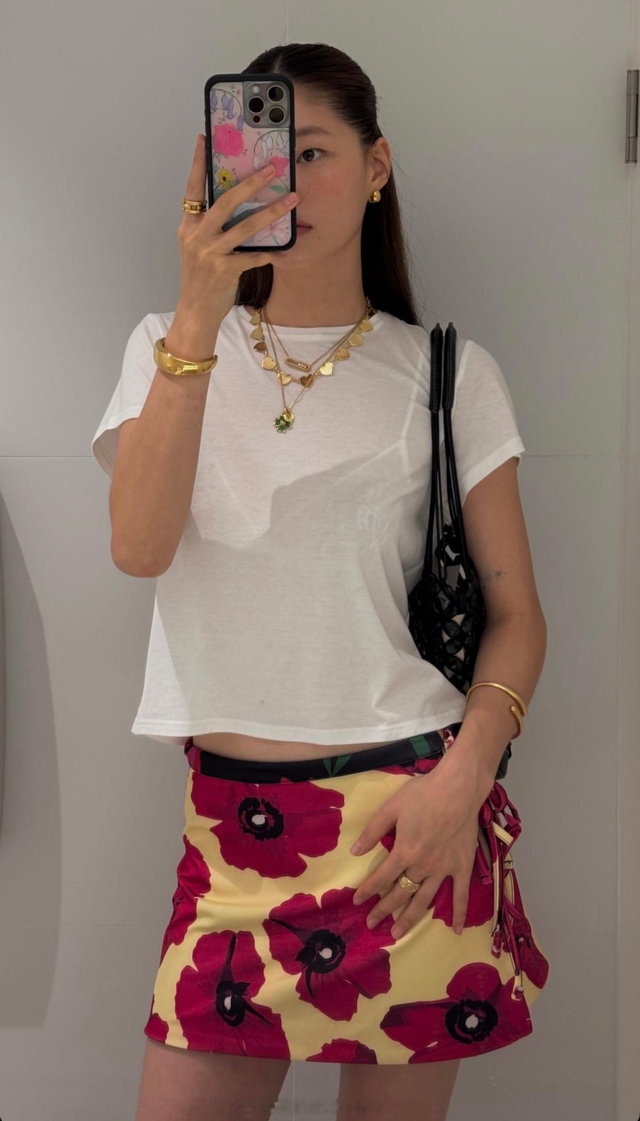 kim a hyun肤姐的今日搭配这夏天穿小tee和短裙好清爽啊 ​​​