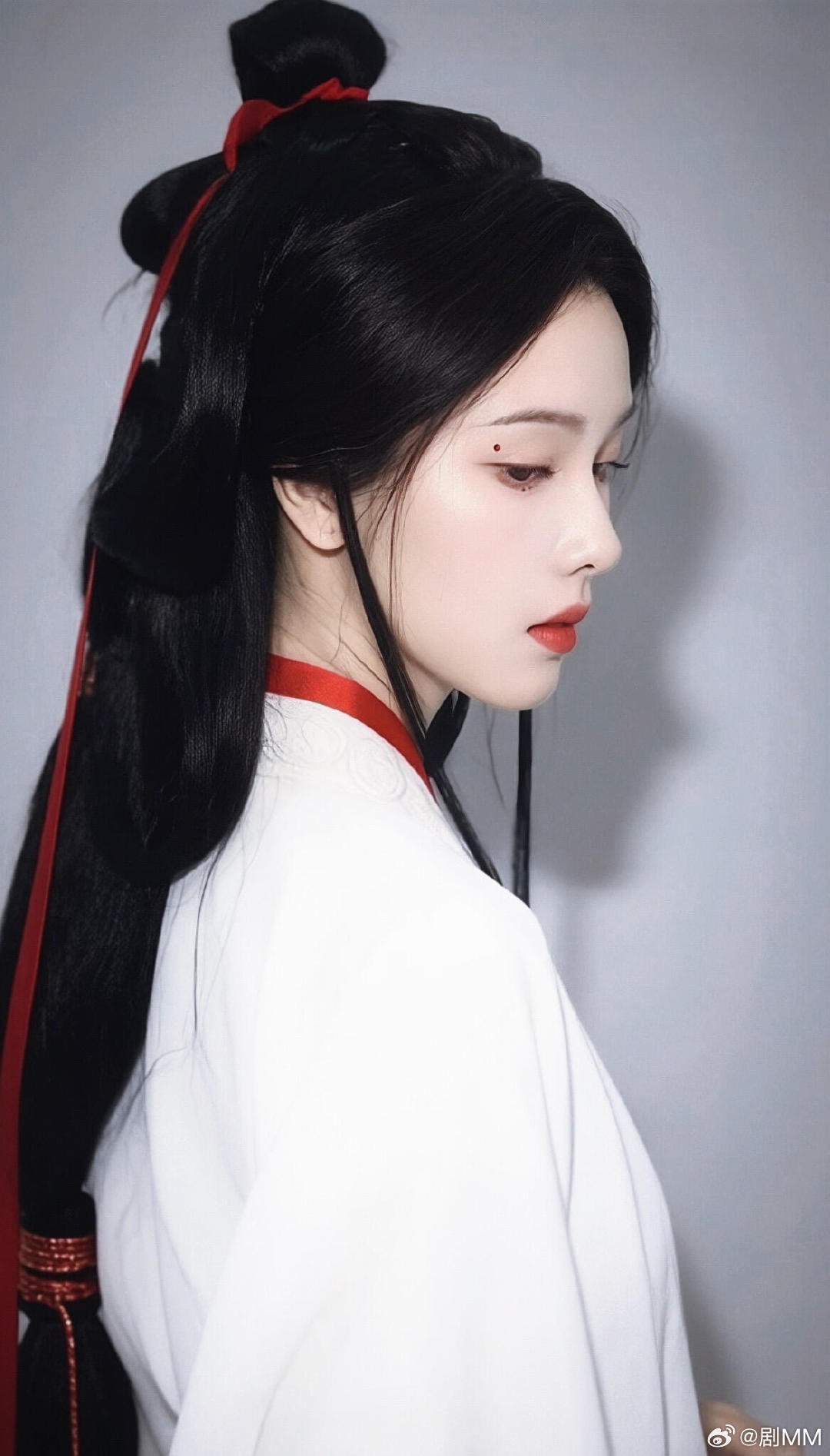 陈都灵全都灵 陈都灵的“灵”不是那种刻意做出来的，而是从骨子里透出来的。她大学读
