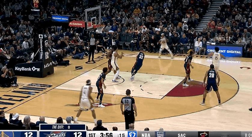 打铁大战！勇士这球真没法看啊！
在今天NBA常规赛勇士对阵骑士的第一节比赛中，小