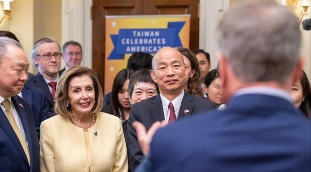 下岗议长加戏，一个配合演出——佩洛西这出高规格是演给谁看？

佩洛西高规格接待了