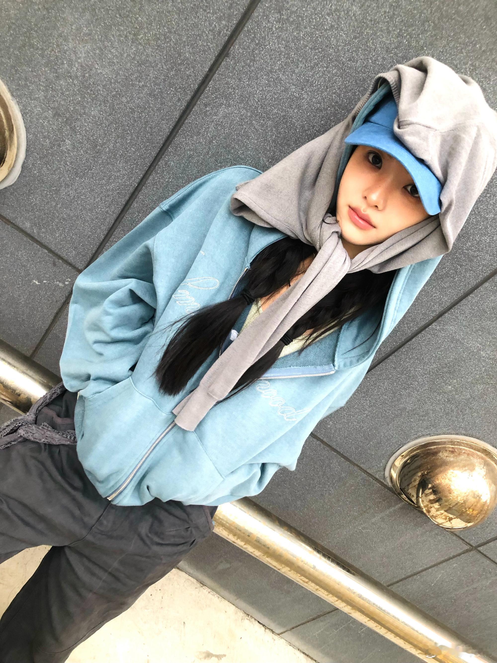 章若楠的营业水平已经可以排在95🌸里的前排了。出去玩两天不完全统计发出来的美图