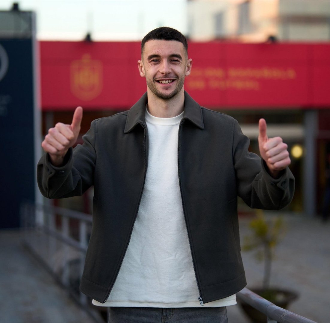 胡安-加西亚抵达西班牙国家队🇪🇸🇪🇸🇪🇸🇪🇸🇪🇸巴萨至死不渝