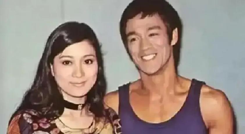 33岁猝死，李小龙身体先罢工
 
1973年7月20日，李小龙倒在丁佩家沙发上，