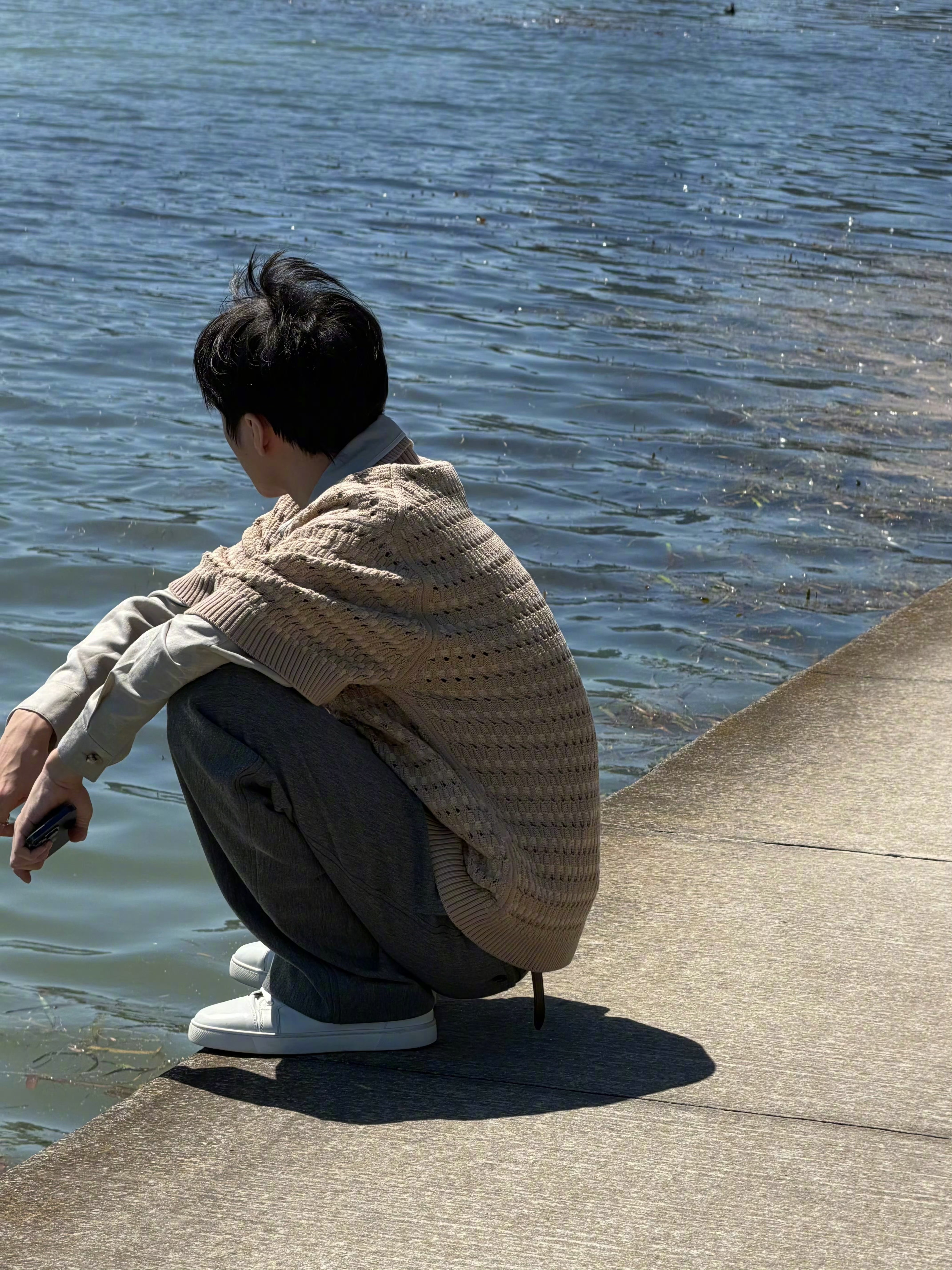 王俊凯🎵《无人乐园》在人群之外停留，向内心深处奔跑，来自「WJK」的世界。🎢