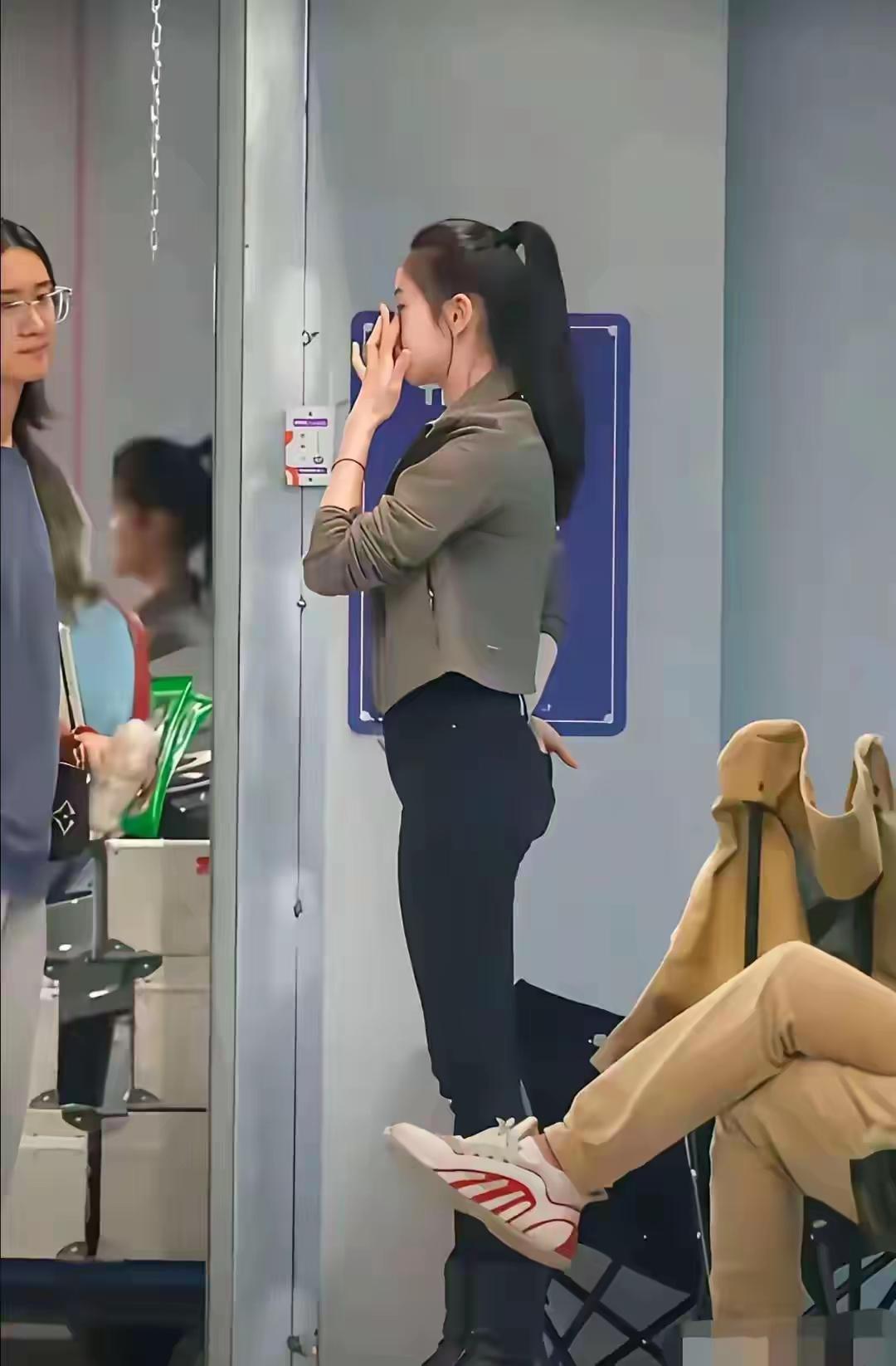 刘昊辰脖子以下全是腿