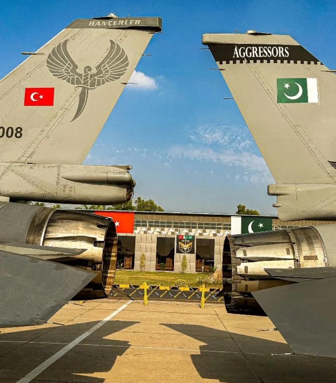 同样是F-16战斗机，土耳其的F-16D和巴基斯坦的F-16A差距明显，不仅发动