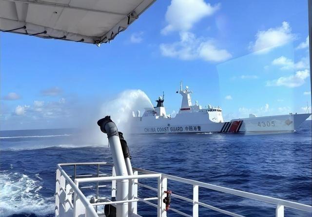 钓鱼岛日本灯塔是日本青年社于1978年8月在钓鱼岛上搭建的，后因台风侵袭而损毁，