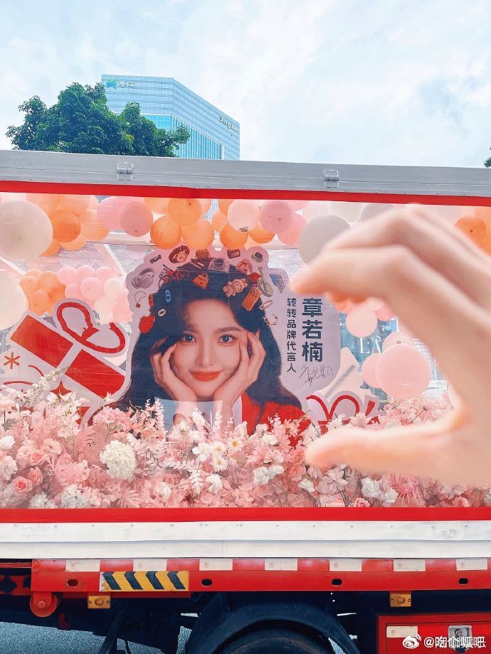 广州人不语只是一味的打卡章若楠广州的章若楠浓度太高了广州这波线下氛围感直接封神，