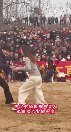 视频中，他干倒了一个又一个，每一个都是真真切切。
男子绝对是个“老六”，眼里只有