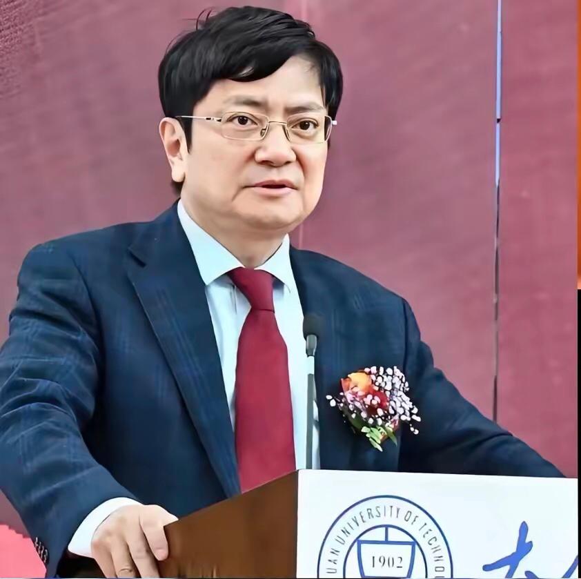 “浙大教授”郑强，再次抛出惊人言论！
他说：“中国是人口大国、劳动力大国，人工智