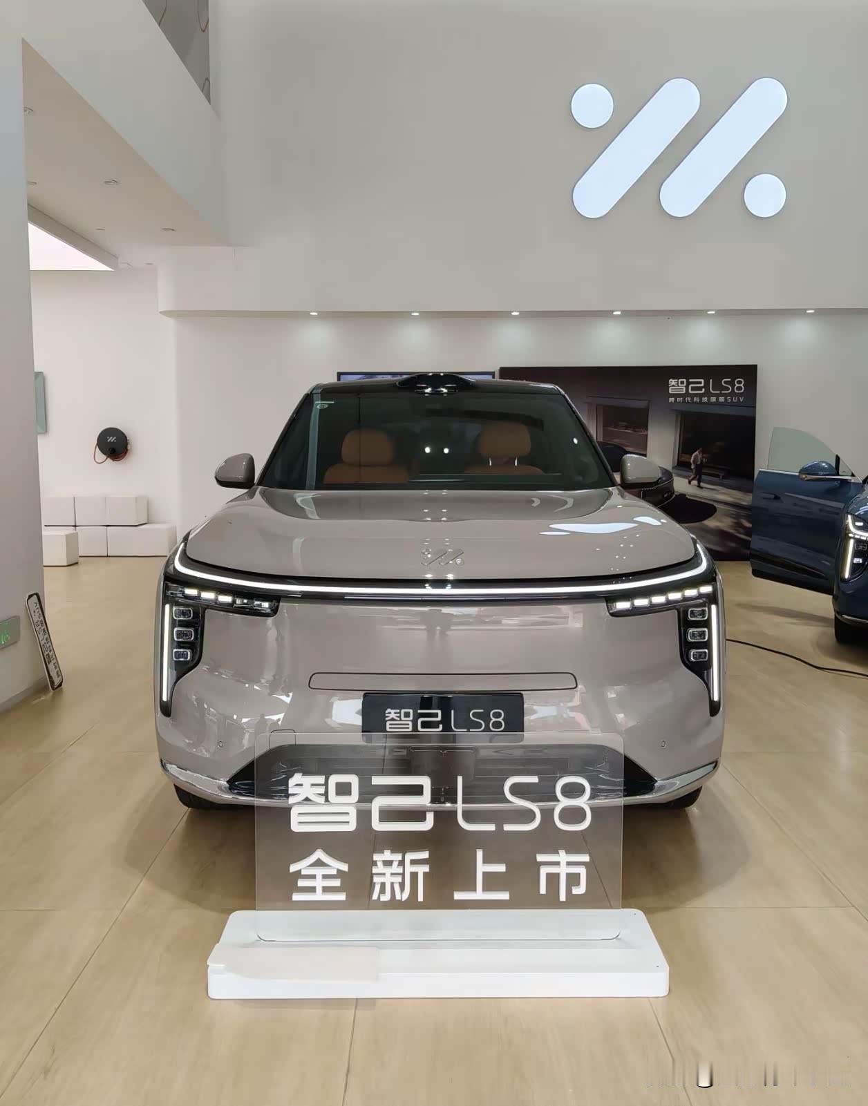 市场上搭载新三大件的车型，智己汽车算一个。像智己L7就有高阶辅助驾驶硬件预埋，能