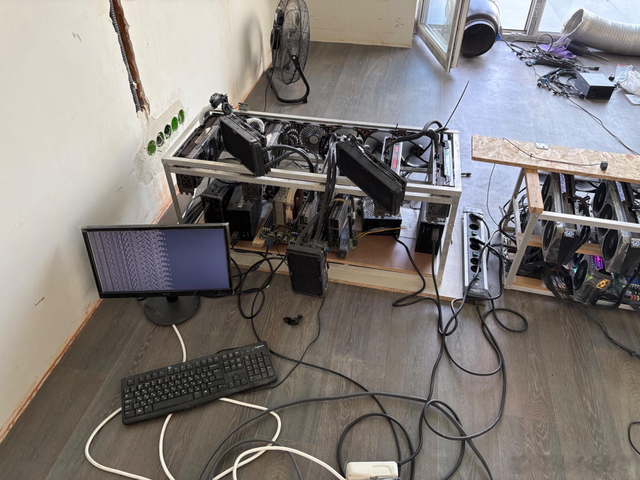 西方家庭农场运营着自己的数据中心/GPU集群。目前每月能赚到大约3000美元的利