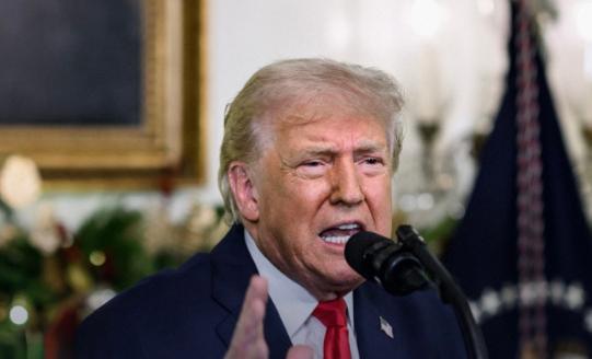 美国改口了
 
1月7日，美国前总统特朗普在社交平台高调宣布，将2027年美国军