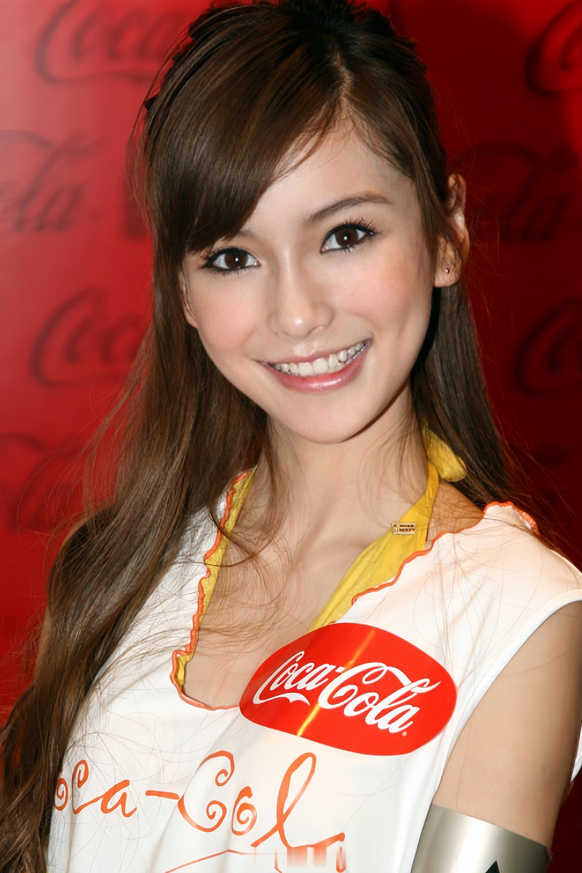 angelababy |杨颖 “你是夏日繁华的樟树，在我心里生根发芽。”