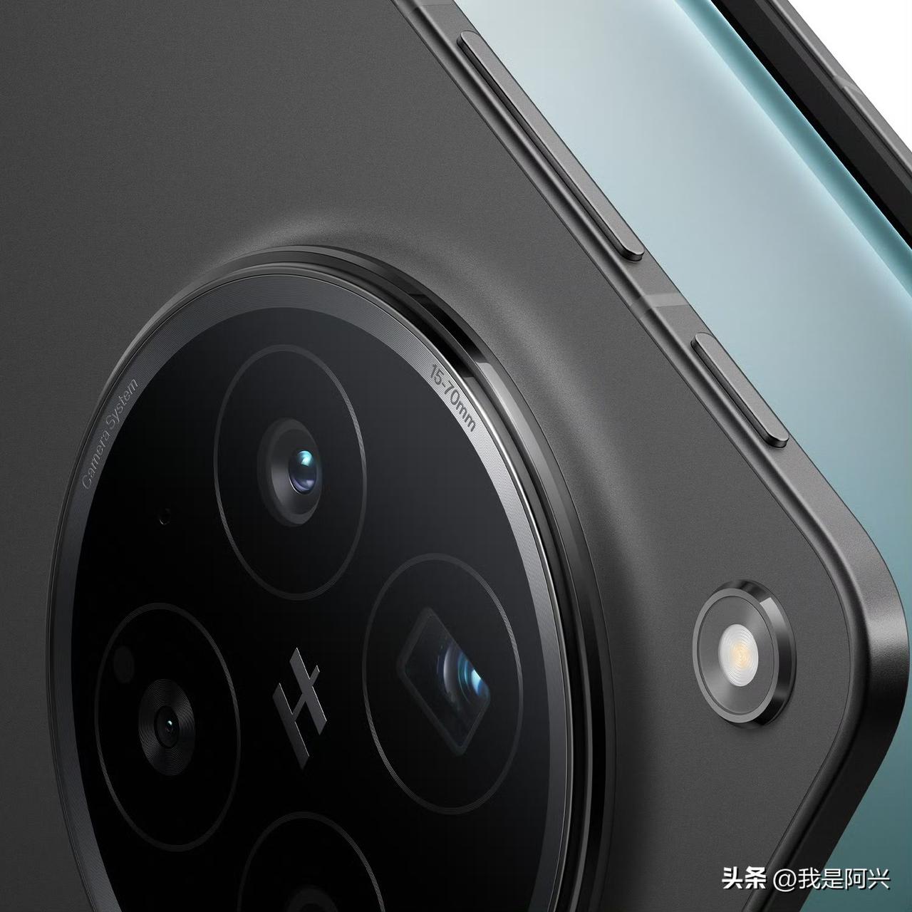 我有一点想不通OPPO的设计，闪光灯竟然是凸起的，搞凸起的意义是什么？本来一个平