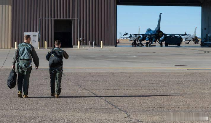 美国空军基地发生枪击事件 致1死1伤海外新鲜事美以伊冲突中东现场直击 美国新墨西