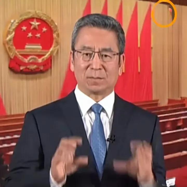 白岩松直言：农民每月200元基本养老金，确实太低了
 近日，央视主持人白岩松在2