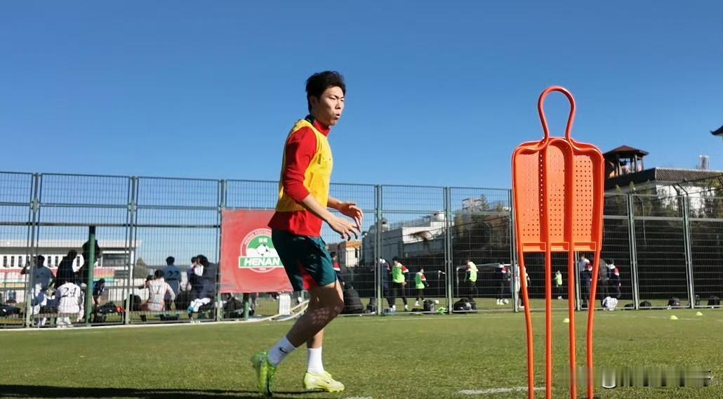 距离冬季转会窗口关闭越来越近，中超各路群雄也都加速了引援力度，官宣进程也是慢慢的