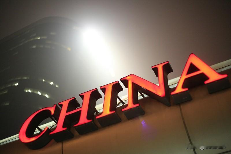 中国强大是否会改变日本的外交策略，其实答案藏在日本战后几十年的生存逻辑里。
很多