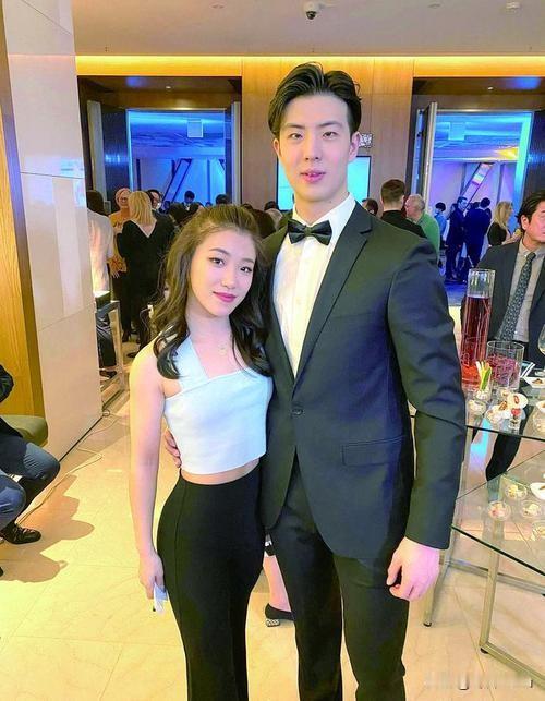 真默契的一对儿啊，看着都让人羡慕。中国冰舞有这么好的组合，最大的就是默契度非常强