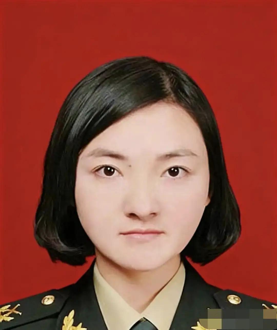 很多人只知道滕代远是平江起义的元勋、新中国铁道事业的奠基人，却少有人知道，他的妻