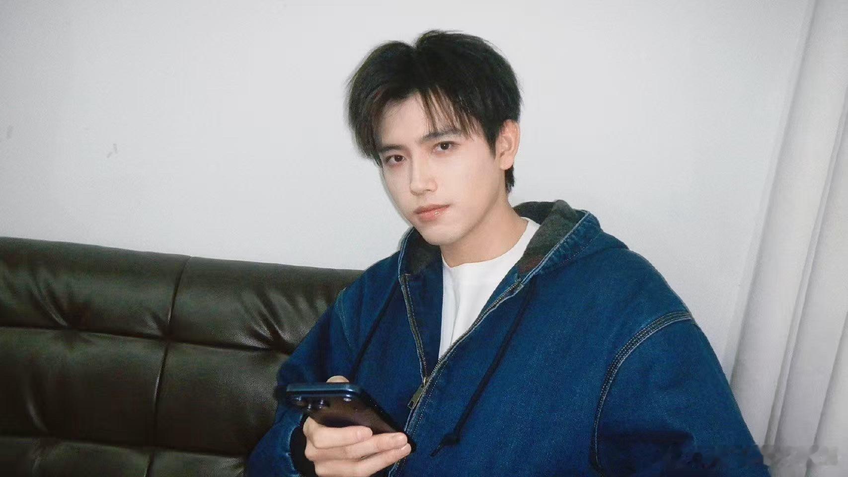 陈飞宇 央妈严选纯真年代的爱情 陈飞宇这两年交出的答卷，每一张都高分。李峋的破碎