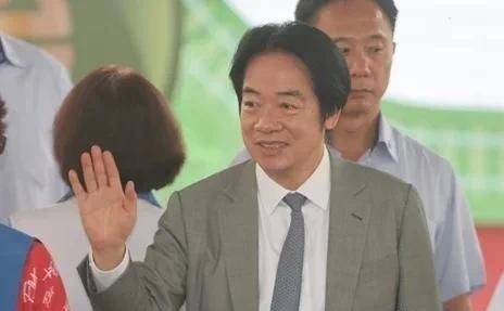 赖清德和农民互骂！
为啥？
最反常识的地方在这里：赖清德越强调台湾地区水果能卖到