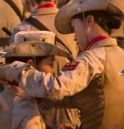 🔥女民兵受阅前互相整理戎装🇨🇳🇨🇳🇨🇳🇨🇳🇨🇳怎一个“飒”