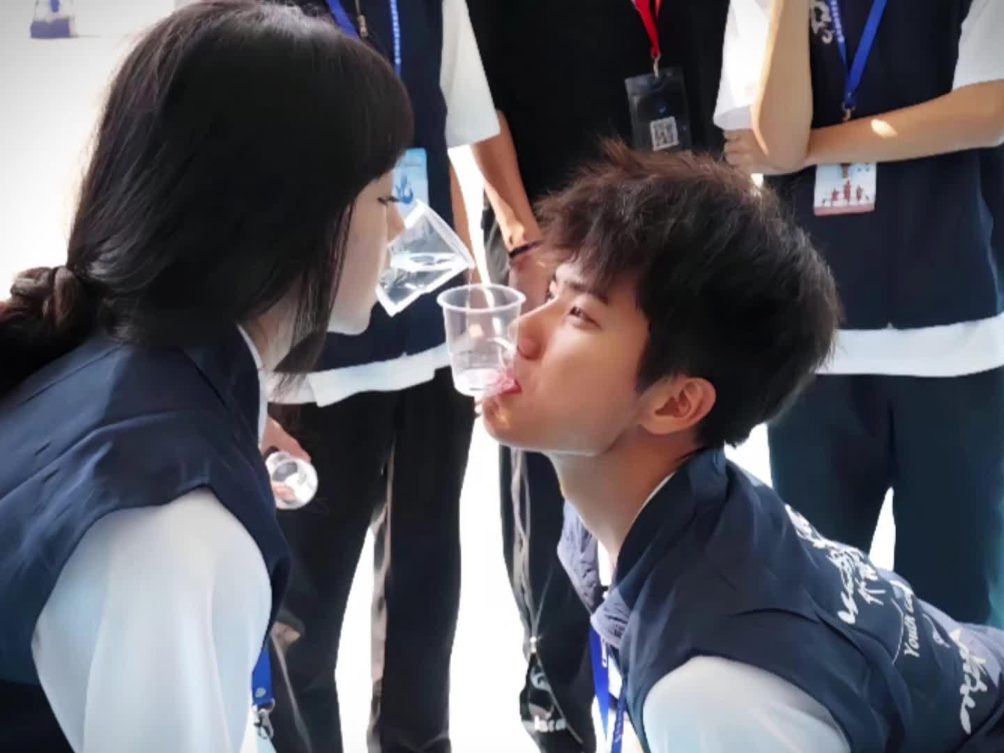 从特别自然的喝你的水 到蓄谋已久的亲你的嘴～