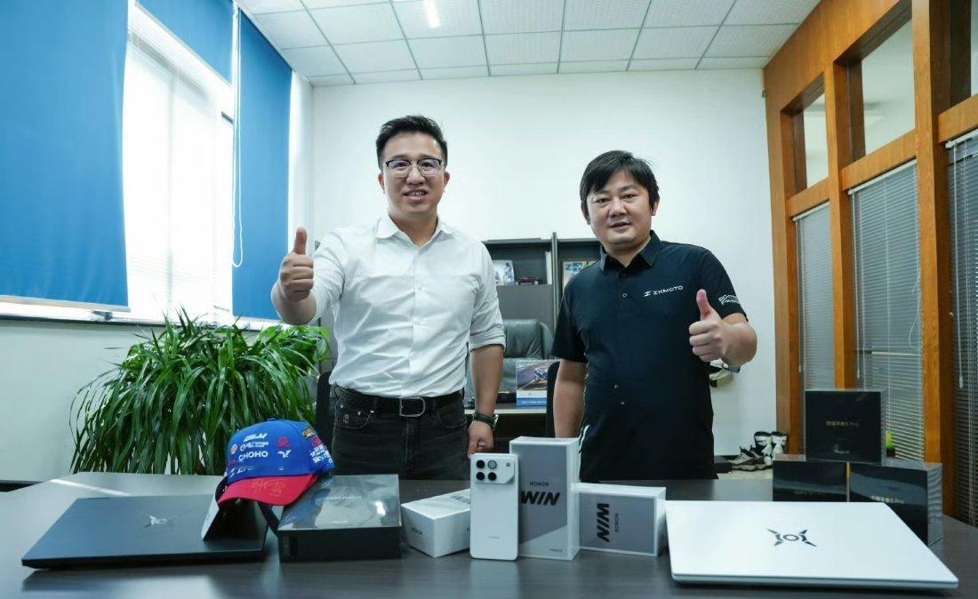 张雪曾拒绝跟华为合作认真看完了张雪的完整回应，能理解他当初的决定。两家品牌同时邀