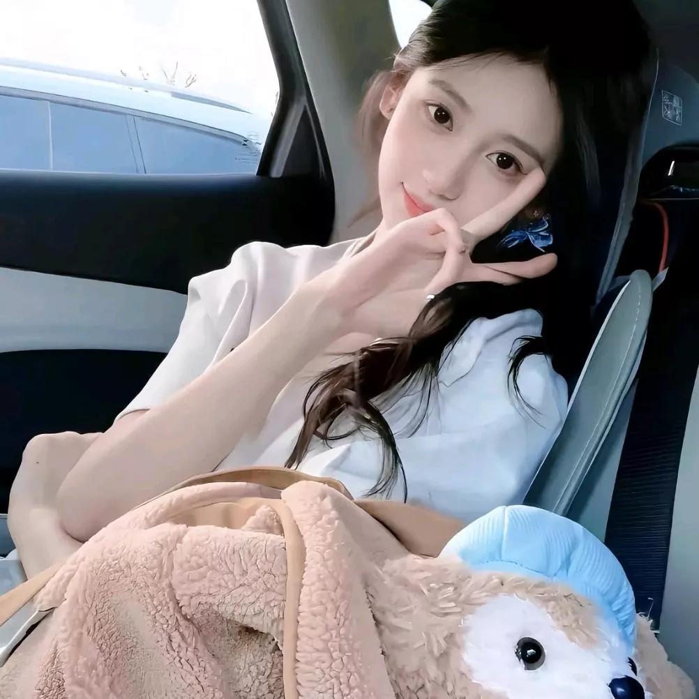 车内自拍，可爱的狗狗和毛毯相伴，心情美美哒！💕🐾宠物狗自拍 萌宠狗自拍写真 