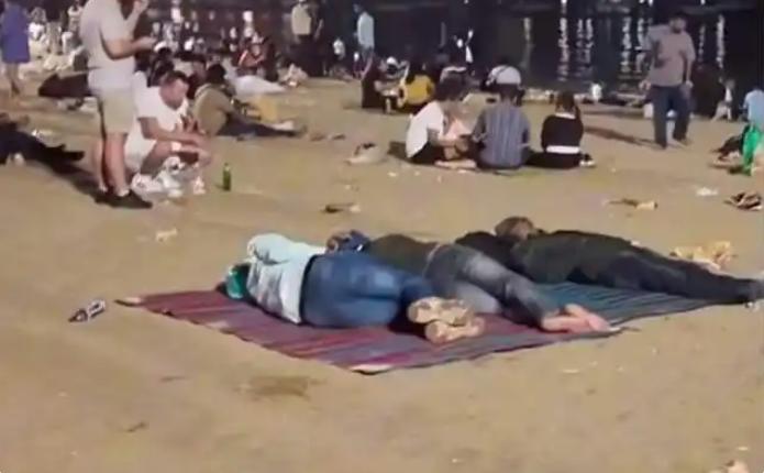 印度游客把泰国人惹毛了！印度人去泰国旅游，不住酒店，晚上几百人集体“攻占”芭提雅