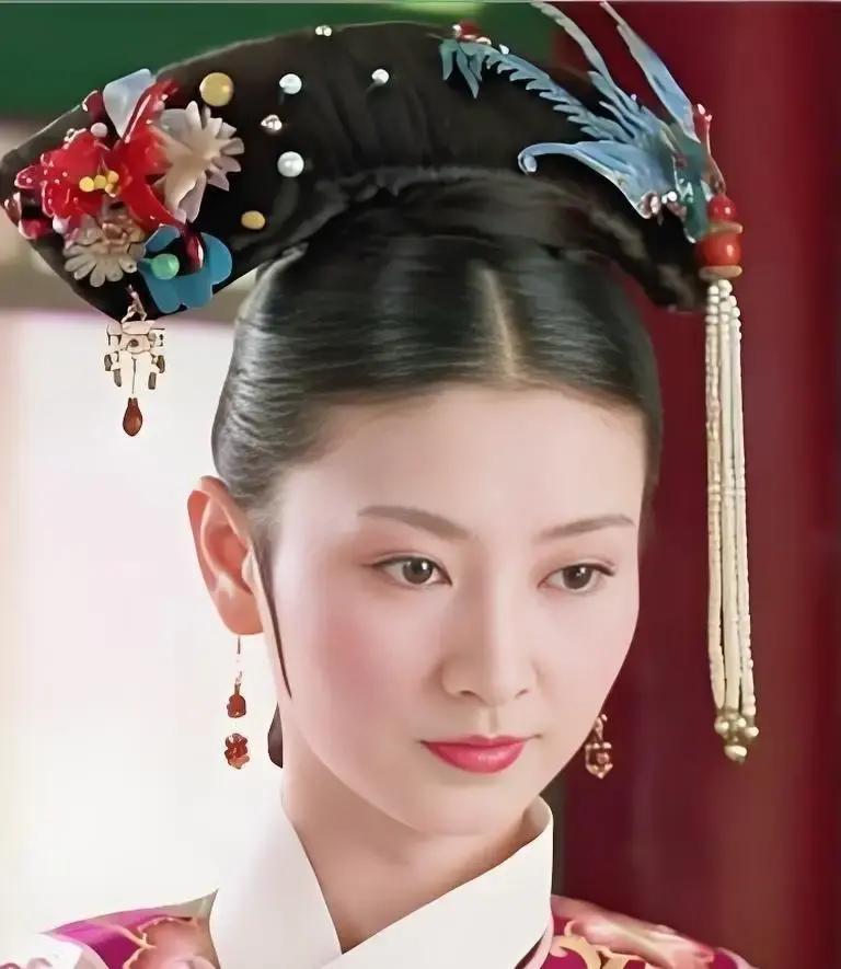 沈眉庄的崩溃，其实比华妃的嚣张更可怕。
 
华妃的恶，是明晃晃的刀，见血封喉。沈