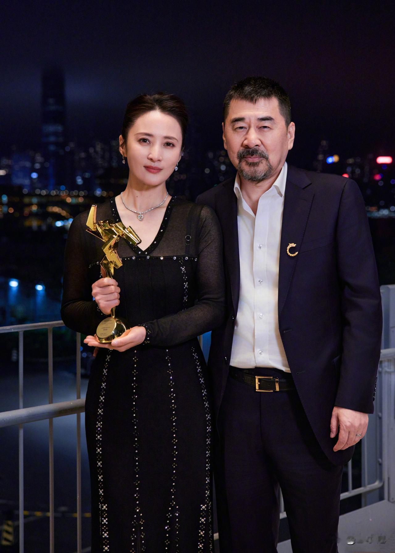蒋勤勤和老公携手上热搜啦！她终于等来了圆梦的这一天，也终于有机会在获奖感言的同时