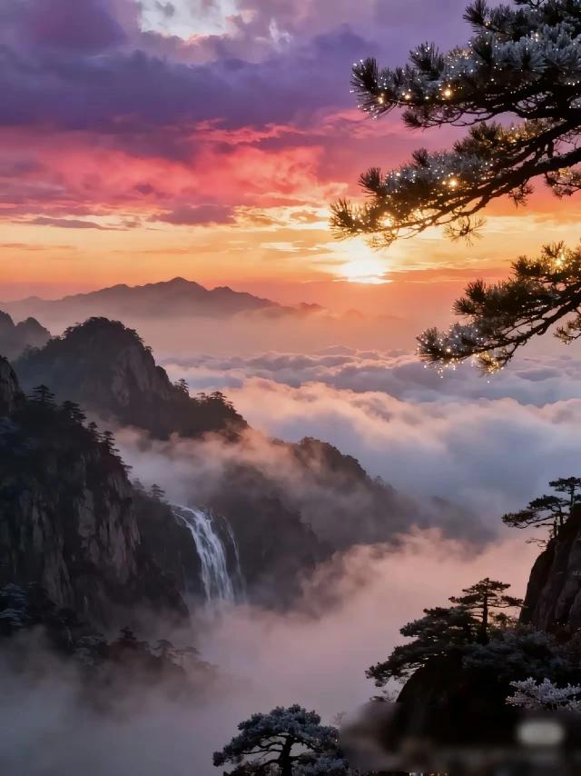 上联：半江落日熔金浪
下联：漫天晚霞闪光辉。