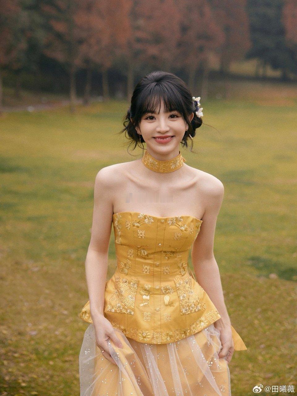 王鹤棣、田曦薇《大奉打更人》开播了，快去追剧[举手] 