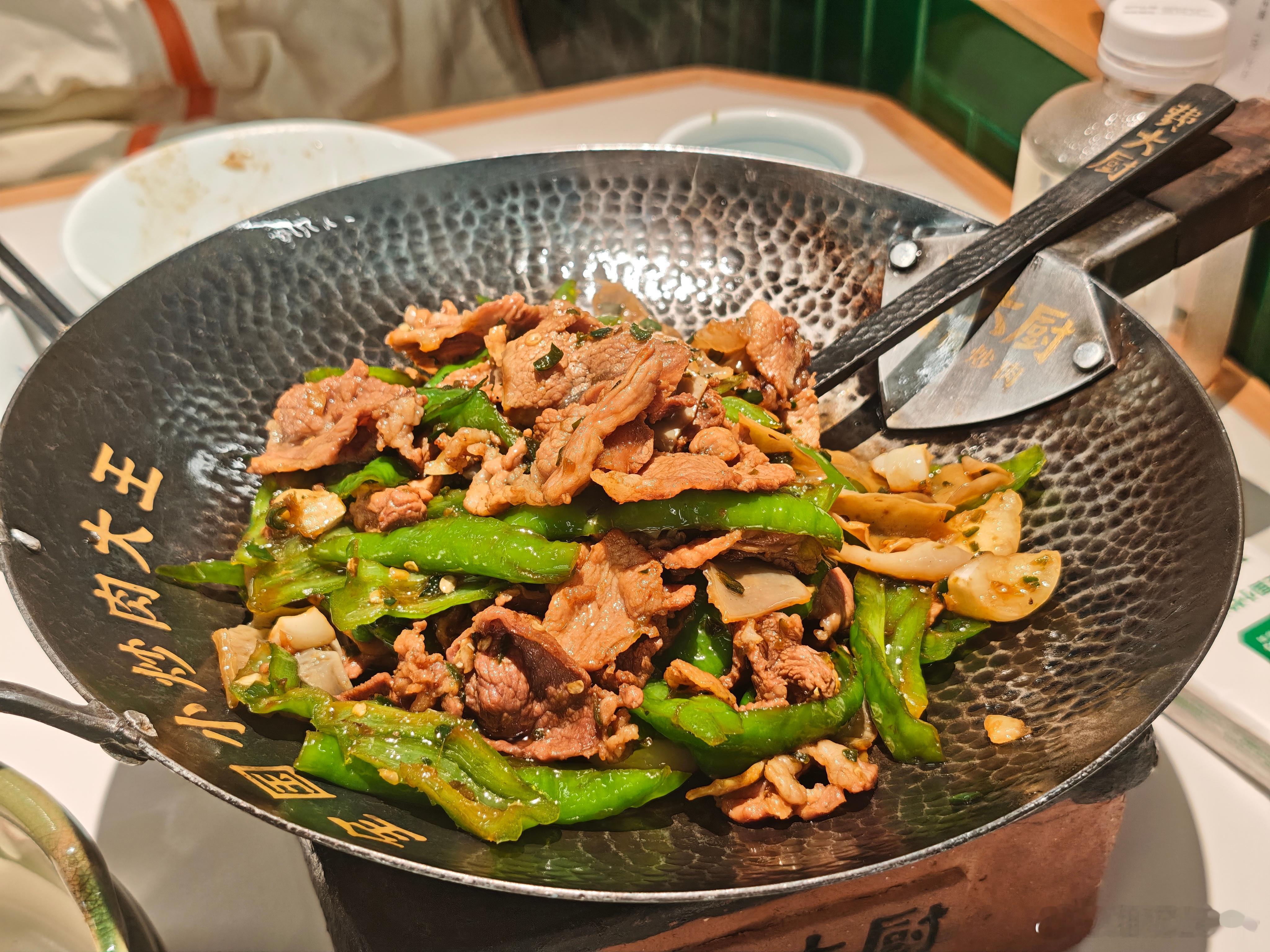 终于吃到费大厨了～两个人吃了两锅米饭🍚(๑´ڡ`๑)豪赤豪赤豪赤，什么时候开来
