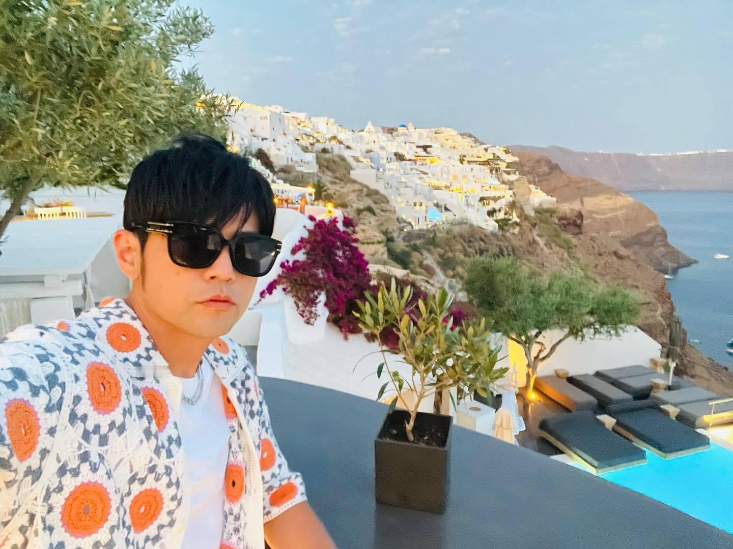 #周杰伦[超话]# 20240801更新Instagram杰伦分享自拍：Chil