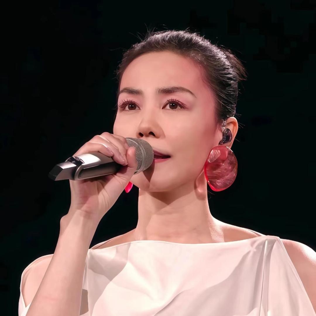 王菲啊王菲
听网友一句劝吧
不是说你谈恋爱的事，而是说你不要再固执了，在爱情和事