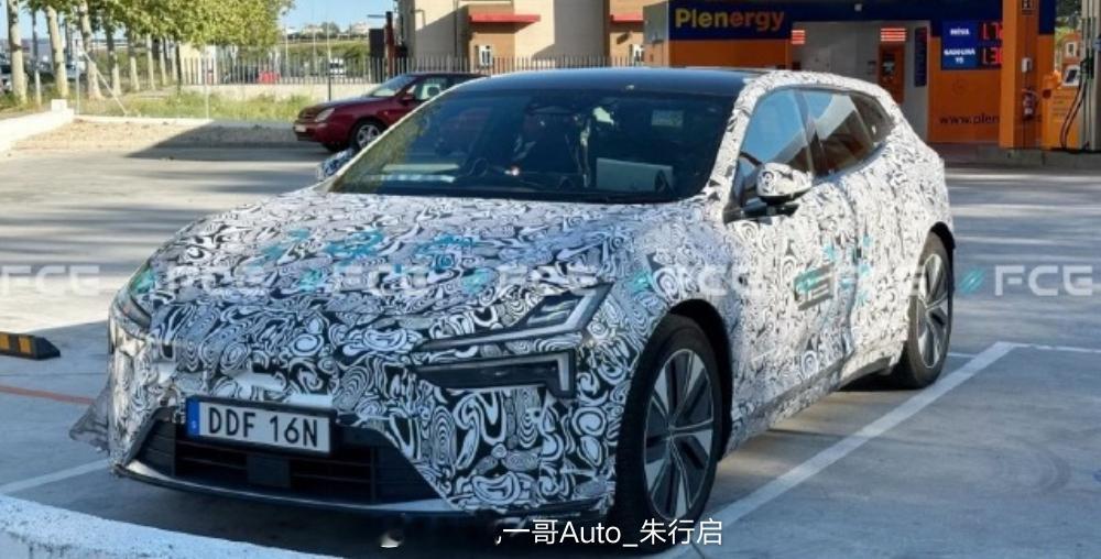 极星4旅行版的低伪装谍照图曝光看起来像是轿跑旅行的SUV不知道这车算不算跨界车
