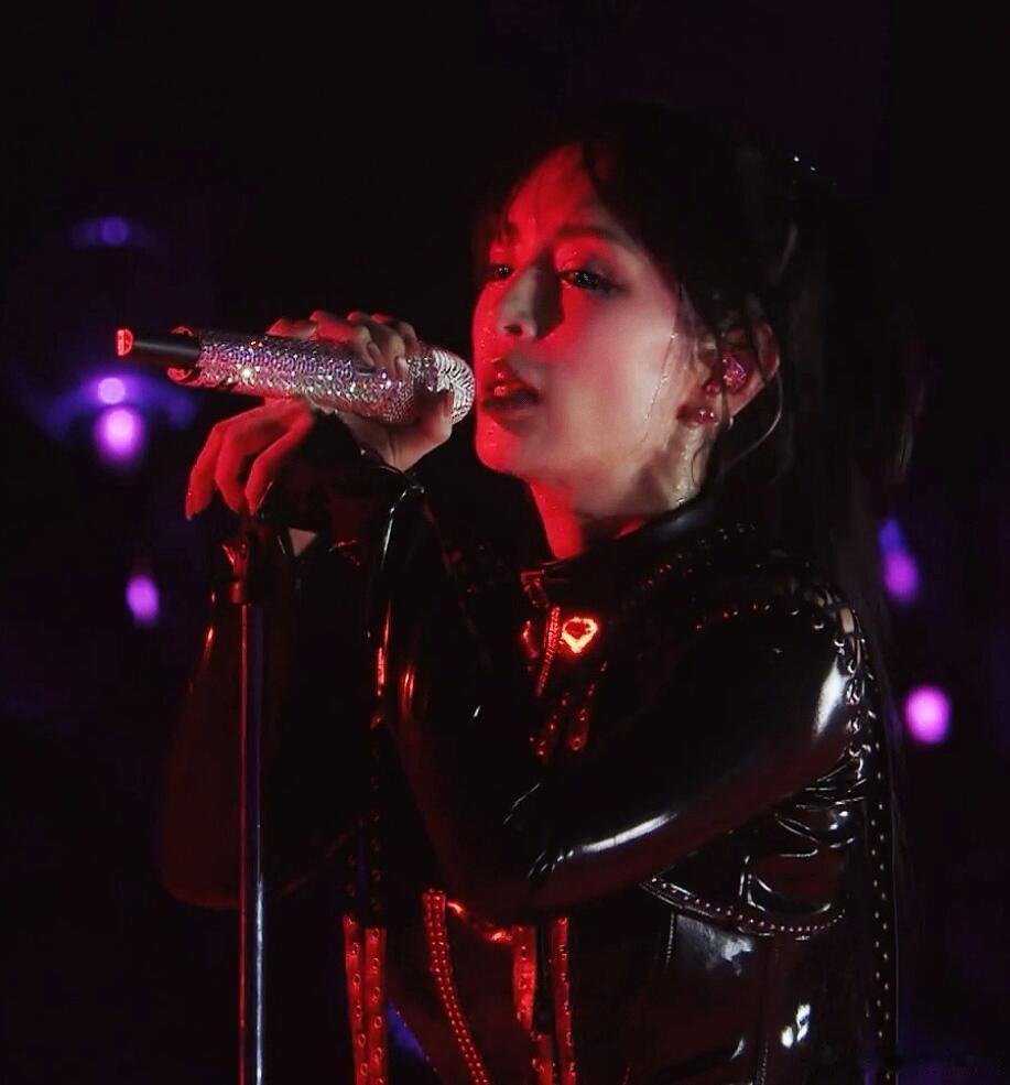 滨崎步状态滨崎步今晚是杀疯了吧，我好像看到了经典重现 ​​​