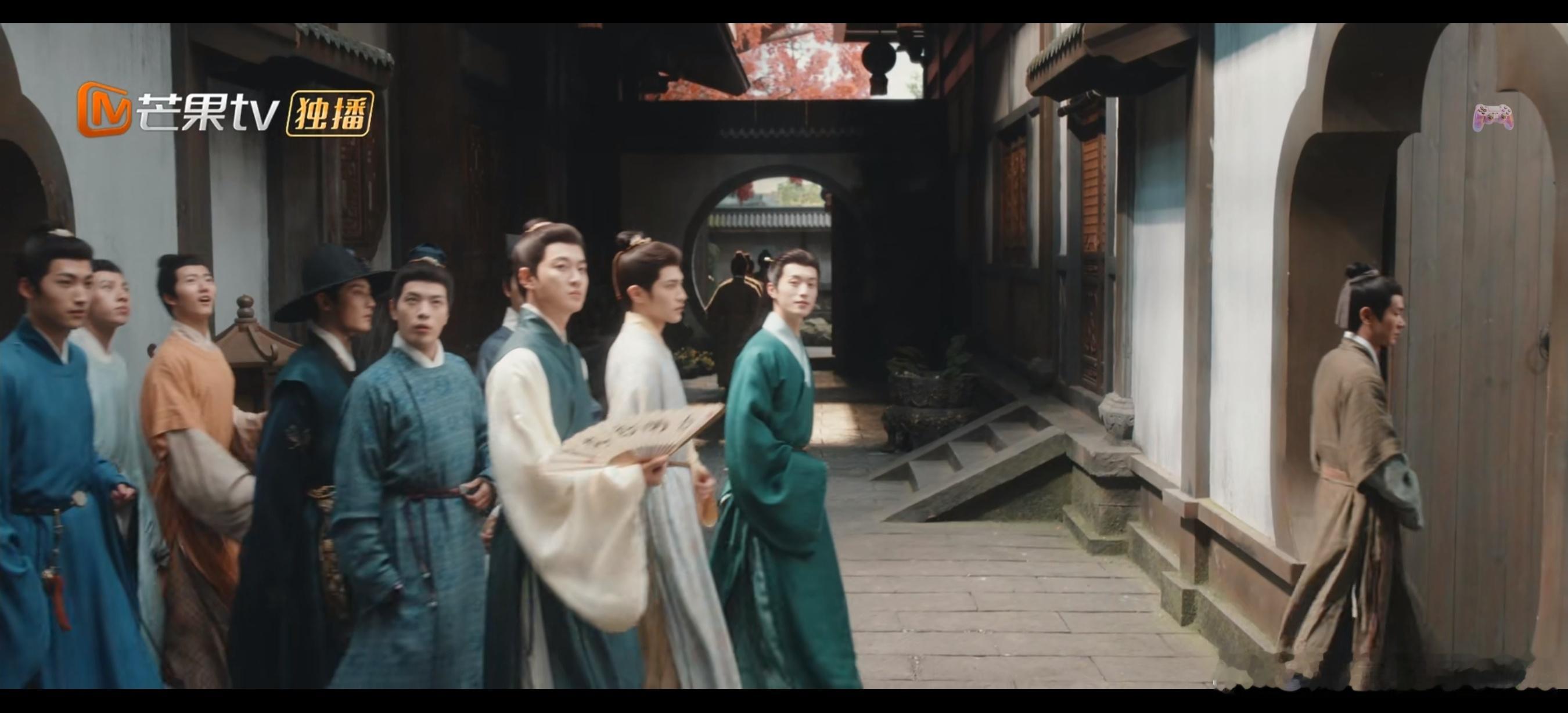 多有宫廷剧选秀女的架势