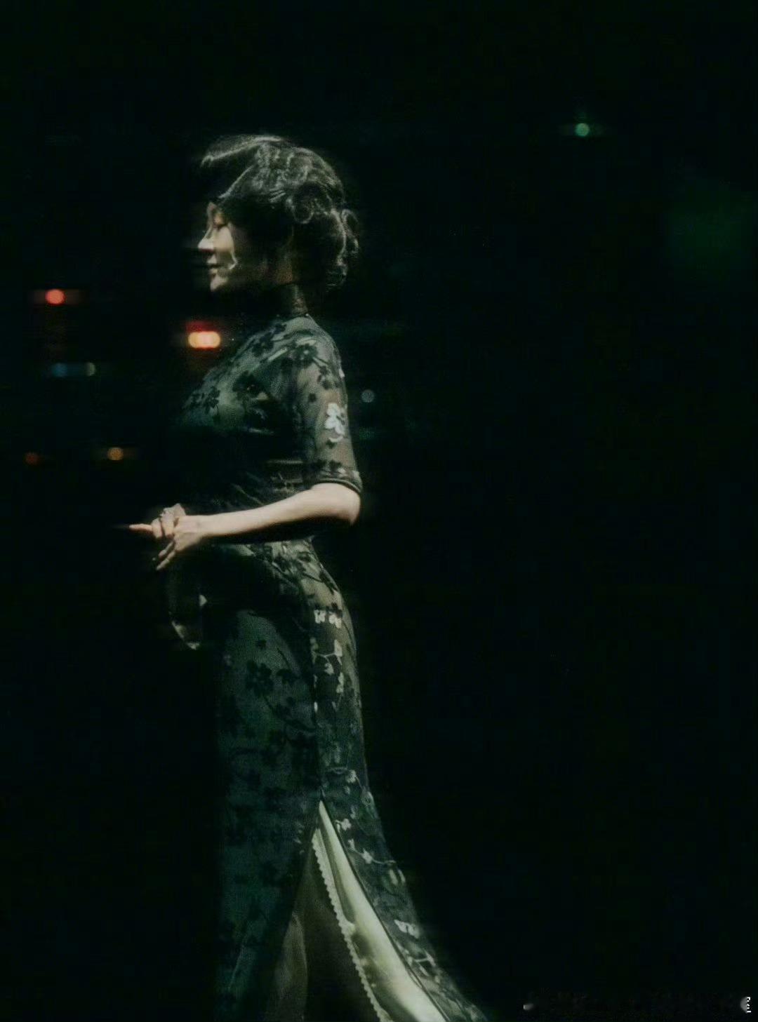 许晴十四年走了多少香兰步央华版《如梦之梦》1月1日再次开启巡演，许晴特别发文分享