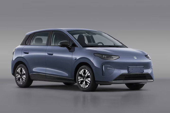 零跑全新纯电车型A05终于亮相！这款小车长4200mm，宽1800mm，显得既精