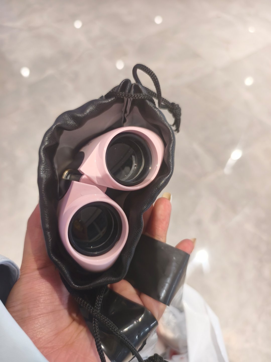 双高胎今天西安午场 2楼5排22.24号中间有掉一个望远镜麻烦找一下人 