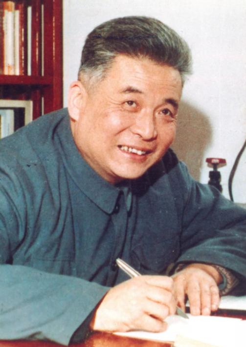 邓稼先：中国核盾牌背后那个“假装不紧张”的男人——隐姓埋名28年，连妻子都不知道