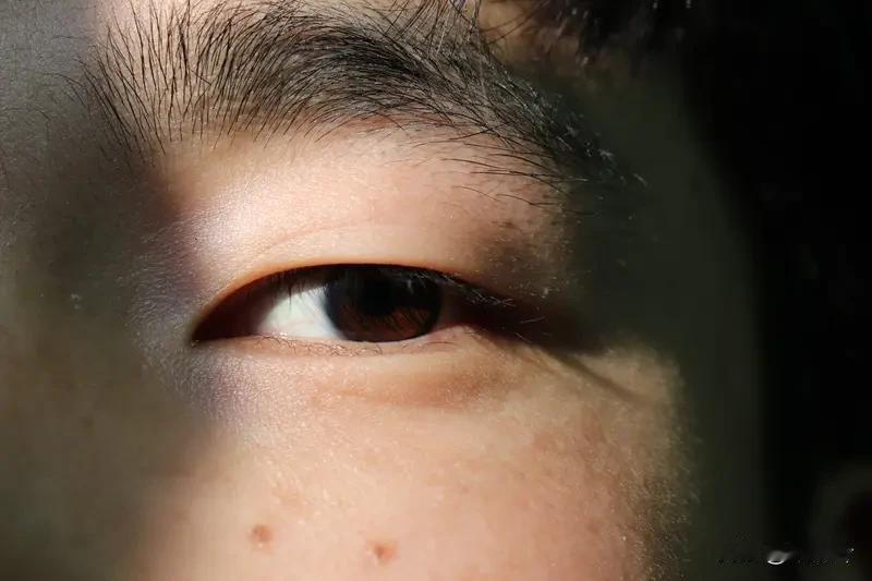 礼数歌

           ——大爷的教诲

头一遭见面，双手交叠，道一声“