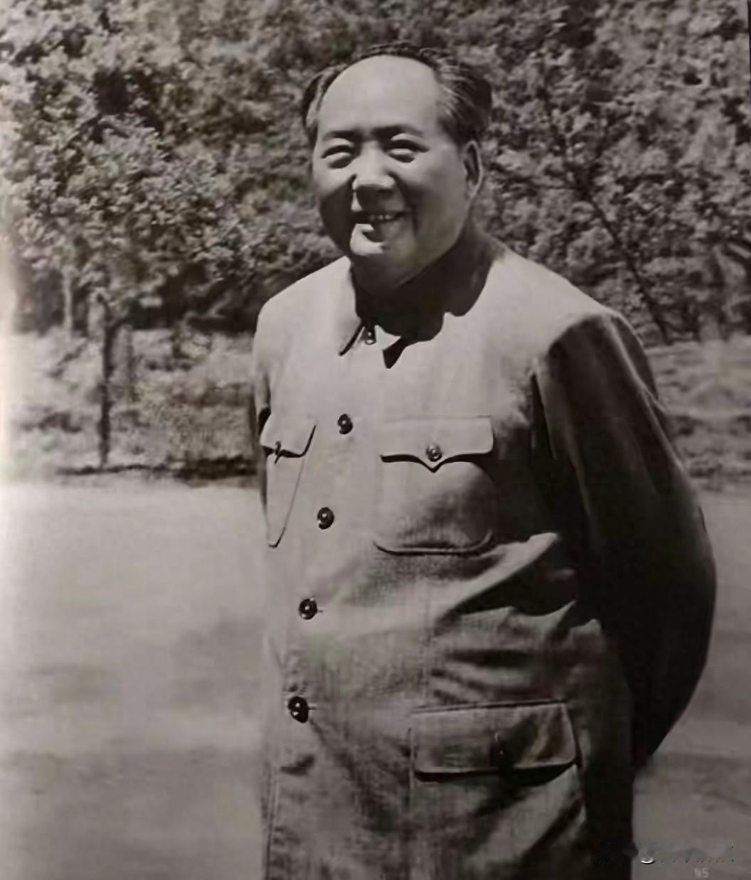 农村刚分完地，农民就急着卖地换粮，苏联翻脸要债时工厂差点停摆，八万座水库是谁一锤