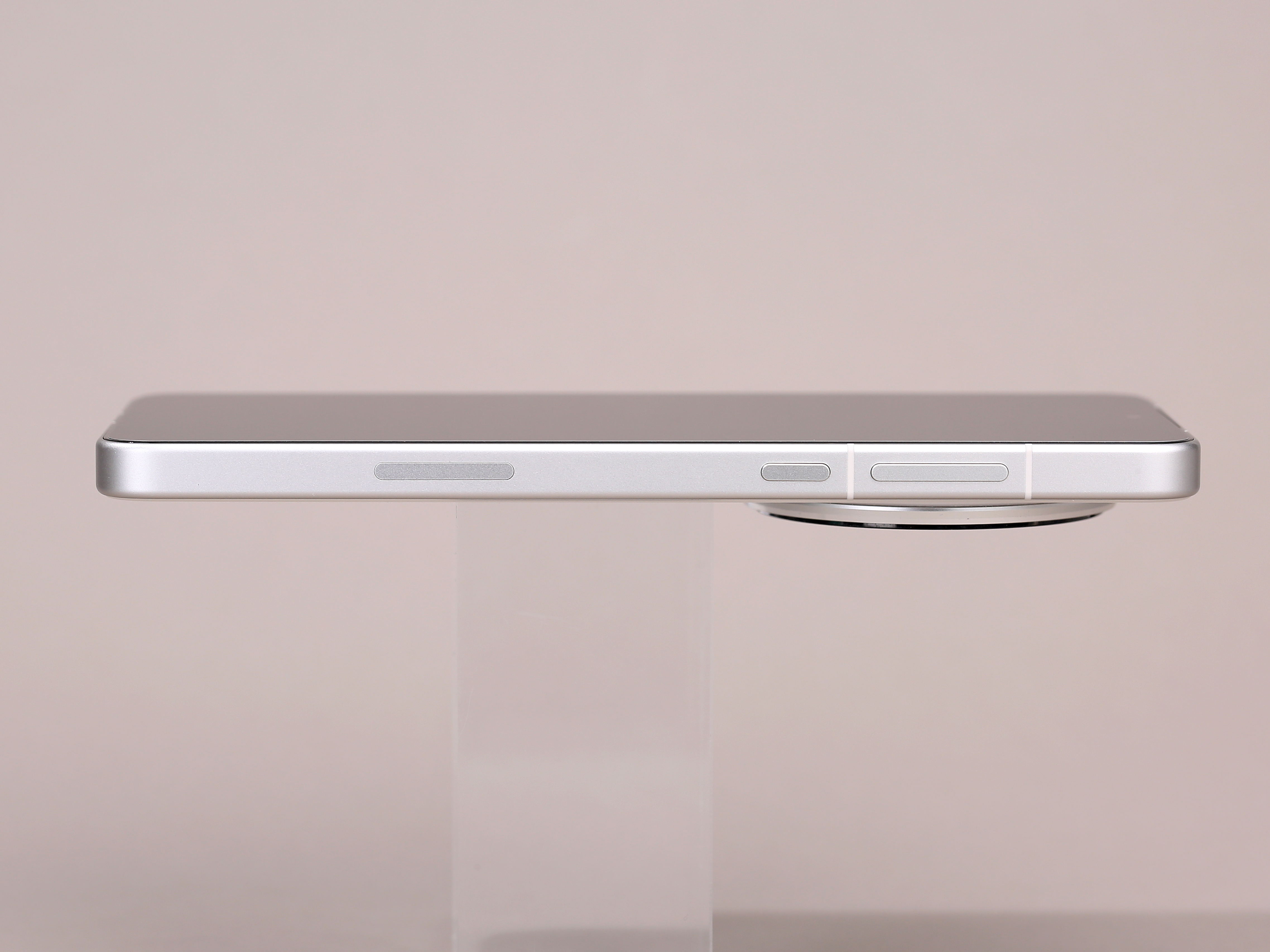 一款足够轻也足够薄的 AR 膜X8 Ultra PET AR 膜，整体薄约 0.